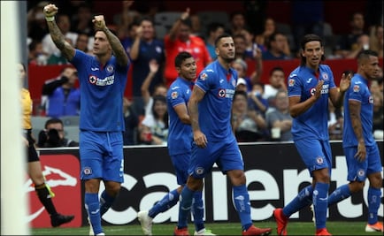 Cruz Azul le gana a Pumas en el Azteca