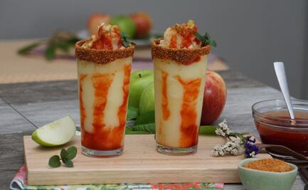 Prepara un refrescante frappé de manzana con chamoy