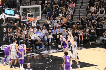 Con Ginóbili, los Spurs doblegan a Kings