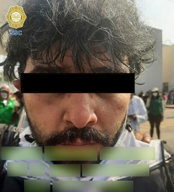 Así lucían disfrazados de abuelitos los sujetos que recibieron vacuna contra Covid-19 en Coyoacán