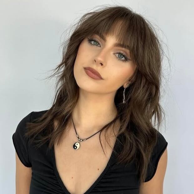 El corte shaggy regresa como símbolo de libertad y volumen ligero. Foto: Instagram @elblakeethestylist