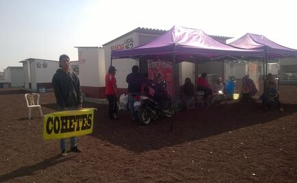 Comerciantes de San Pablito venden pirotecnia por catálogo