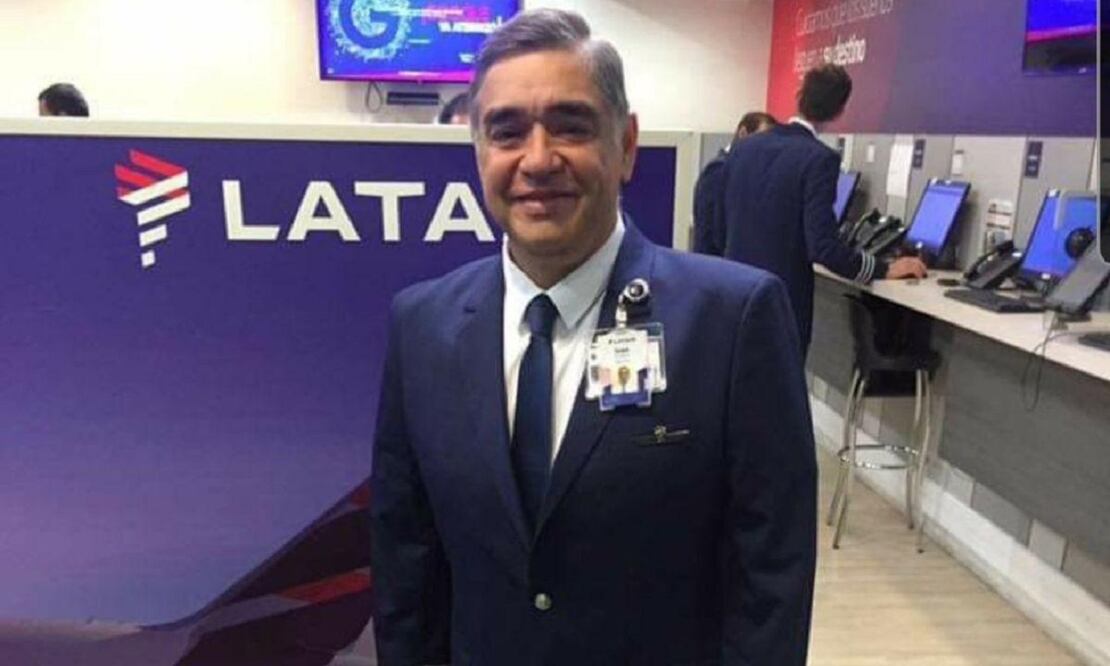 El piloto llevaba 25 años de trayectoria en la aerolínea Latam. FOTO: Twitter @DarioAPerezP