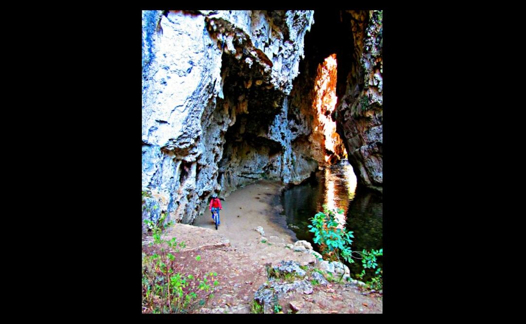 Solo debes dejar la bici al entrar a las cavernas. (Foto: Cortesía Adventours)