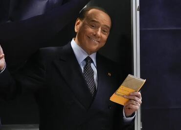Berlusconi reaparece tras hospitalización; "estoy listo para retomar la batalla", afirma