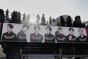 BTS en CDMX: Guía para el concierto, hora de ingreso, merch y recomendaciones. Foto: AP Photo/Eugene Hoshiko