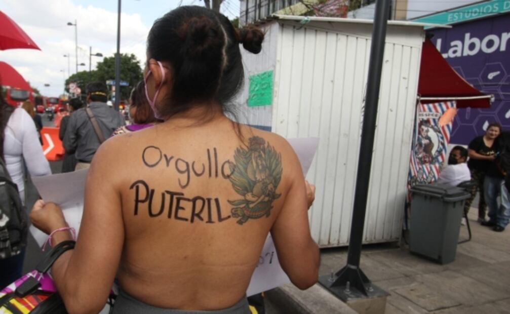 Burlas, golpizas y asaltos; lo que Melanie enfrenta como trabajadora sexual transgénero