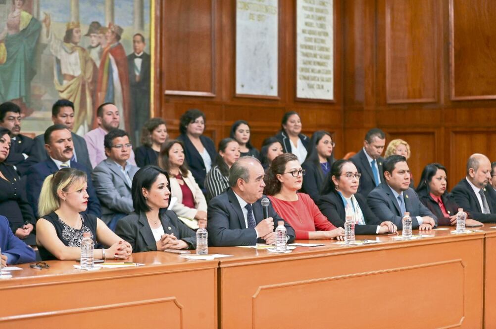 Nueve promoventes presentaron una queja en contra de los diputados mexiquenses, luego de que avalaron el incremento del refrendo vehicular / ARCHIVO EL UNIVERSAL