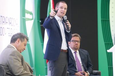 Empresarios no operan a mi favor, dice Anaya