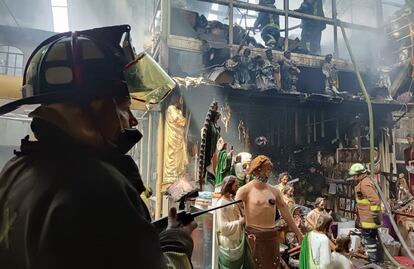 Bomberos controlan incendio en Mercado de Sonora