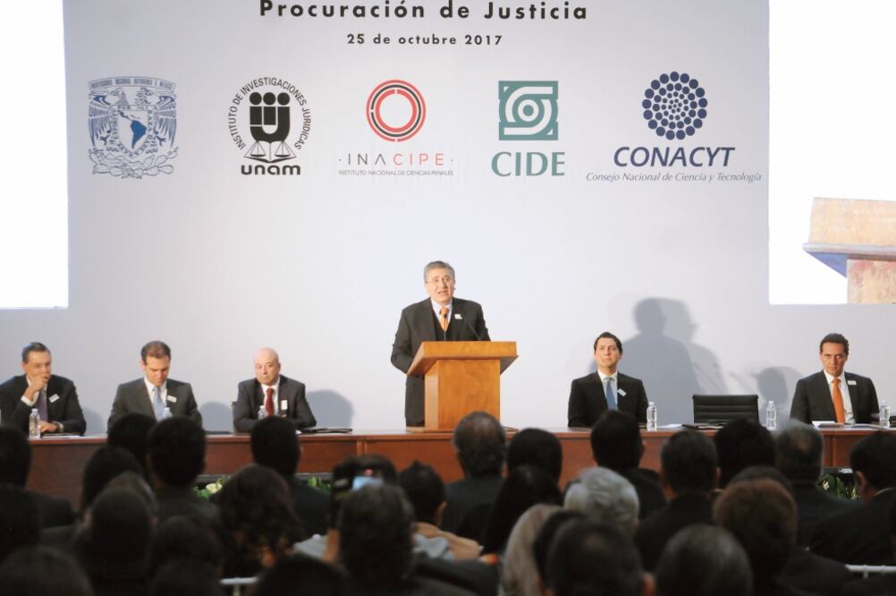 Luis Raúl González Pérez, presidente de la Comisión Nacional de los Derechos Humanos, al hacer uso de la palabra en la presentación de los resultados de la Consulta Nacional sobre el Modelo de Procuración de Justicia realizada por la UNAM (CUARTOSCURO)