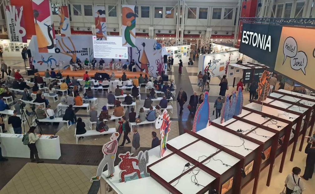 Creativos, los ilustradores tapizan muros con carteles, postales, estampas y tarjetas para obtener trabajo. Foto: Frida Juárez | El Universal