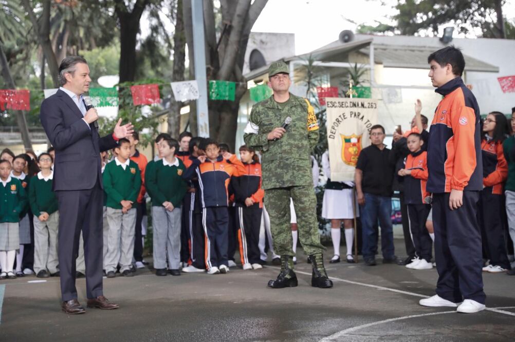 El secretario de Educación Pública explicó de dónde se obtendrán los recursos para las escuelas afectadas (IVÁN STEPHENS. EL UNIVERSAL)