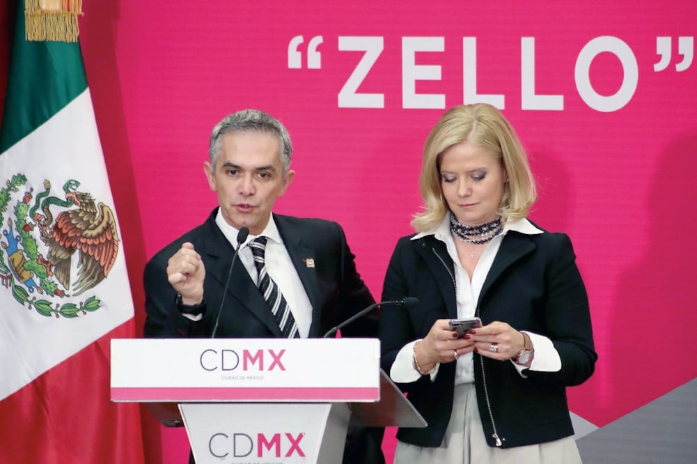 En la presentación de la alerta, el jefe de Gobierno, Miguel Ángel Mancera, dijo que este canal complementa los servicios de 911, Locatel, la operación de 22 mil cámaras de videovigilancia y chats de seguridad. (ARIEL OJEDA.EL UNIVERSAL)