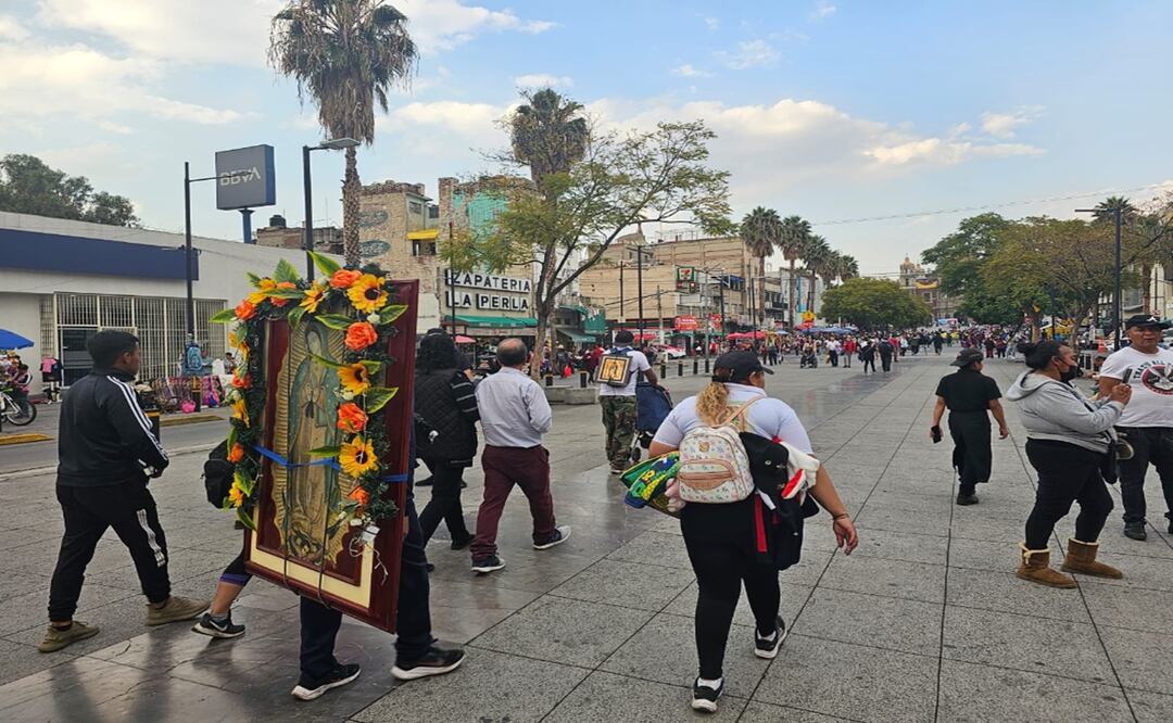 Cientos de peregrinos provenientes de estados como Veracruz, Yucatán, Oaxaca y Campeche ya han llegado a la Ciudad de México para celebrar el Día de la Virgen de Guadalupe en La Villa. Foto: Jorge Medellín
