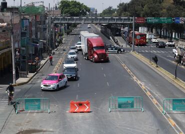 A ocho días, reparan fuga y drenaje en Eduardo Molina; el cierre vial continúa