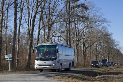 Salen de Estados Unidos 35 diplomáticos rusos