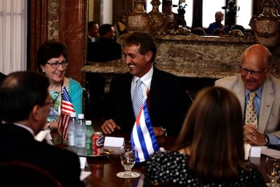 Senadores de EU se reúnen con líderes cubanos