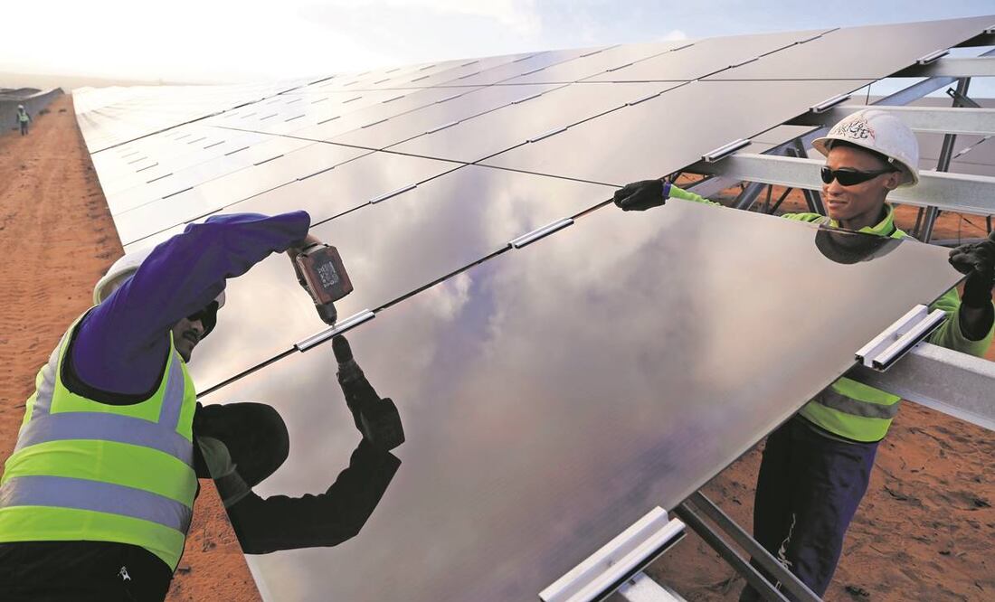 En el corto plazo no se debe restar valor a los esfuerzos para invertir en energía renovable y mayor eficiencia energética, consideró el Fondo Monetario Internacional. Foto: SCHALK VAN ZUYDAM. AP