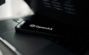 OpenAI afirmó que su trabajo mostró que estas ecuaciones pueden fallar con el paso del tiempo, respondiendo a la pregunta tal como fue planteada por el Premio del Milenio. Imagen: Unsplash