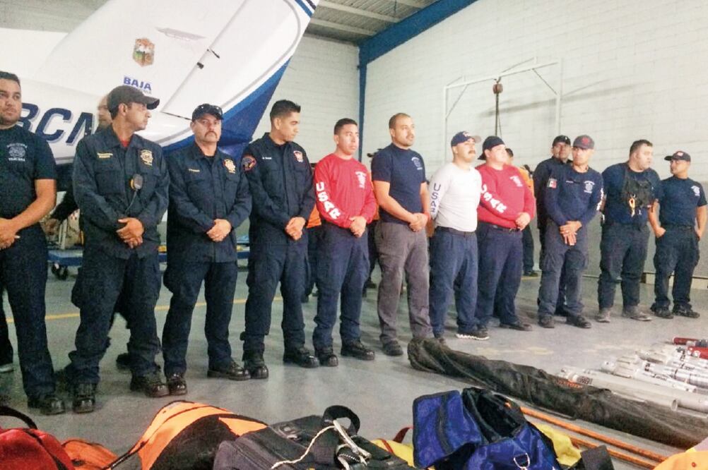 En Baja California un contingente integrado por 72 elementos de rescate viajaron hacia la Ciudad de México (GABRIELA MARTÍNEZ. EL UNIVERSAL)
