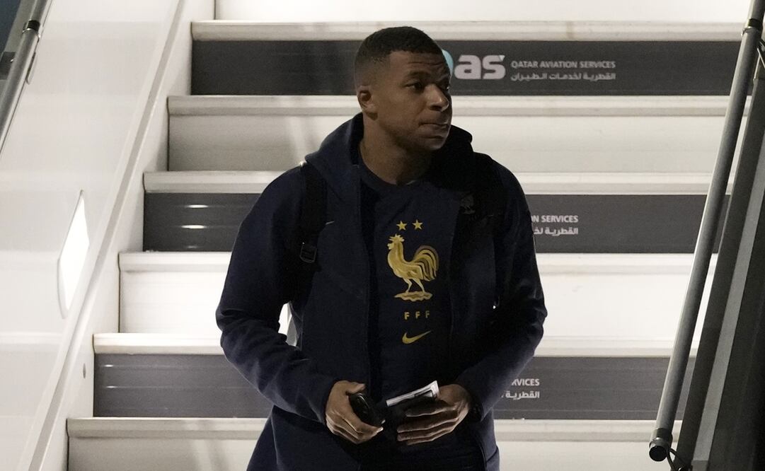 Kylian Mbappé en su llegada a Doha - FOTO: AP