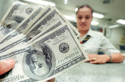 ¿Te afecta la nota “negativa” de Fitch Ratings? Sí, aquí te explicamos por qué