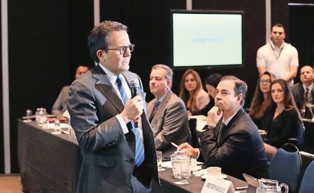 Secretary of Economy, Ildefonso Guajardo, explaining how the current NAFTA will be rewritten (SE)