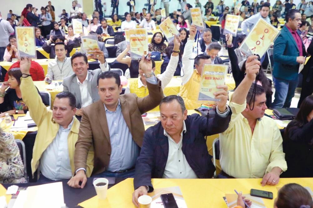 El 15 Congreso Nacional del PRD del próximo fin de semana amenaza con enfrentar a los perredistas que rechazan la reforma estatutaria (ARCHIVO EL UNIVERSAL)