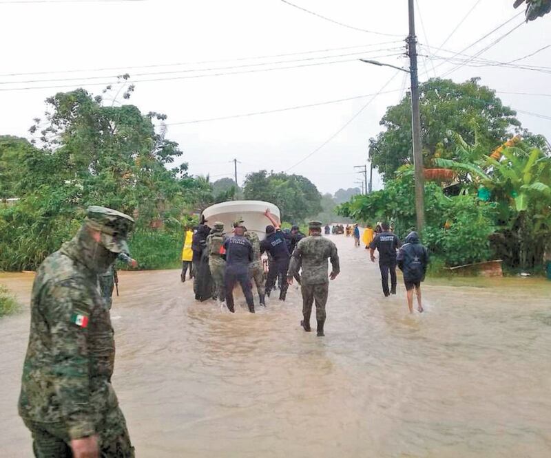 La Sedena y la Marina activaron sus planes de ayuda en la zona. Foto: ESPECIAL