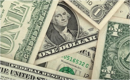 Dólar se dispara 90 centavos en bancos; se vende en 24.74 pesos