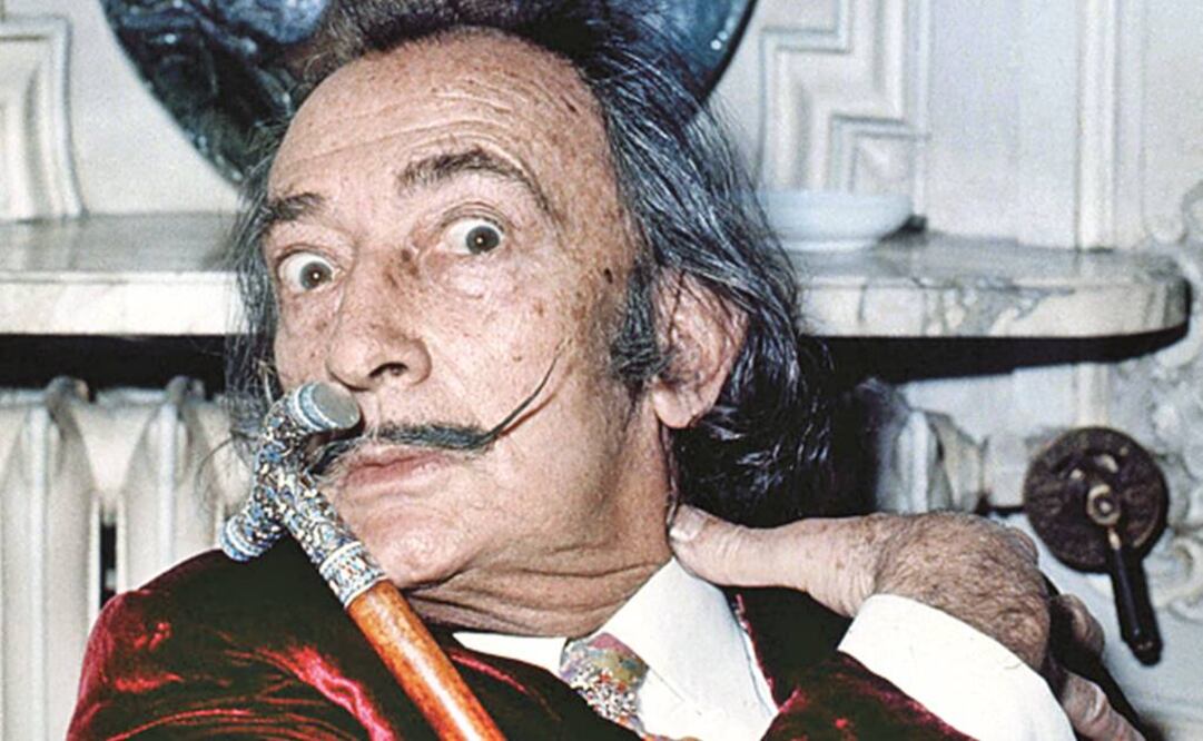 La operación se llevó a cabo anoche bajo unas carpas que preservaban la intimidad y memoria del artista. FOTO: Archivo.