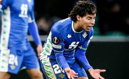 Diego Lainez hace berrinche tras salir de cambio con el Betis