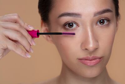 Máscaras de pestañas de colores para lucir en Primavera-Verano 2025