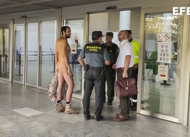 Hombre intenta entrar desnudo a un juzgado, en España. “No es obsceno”, alega