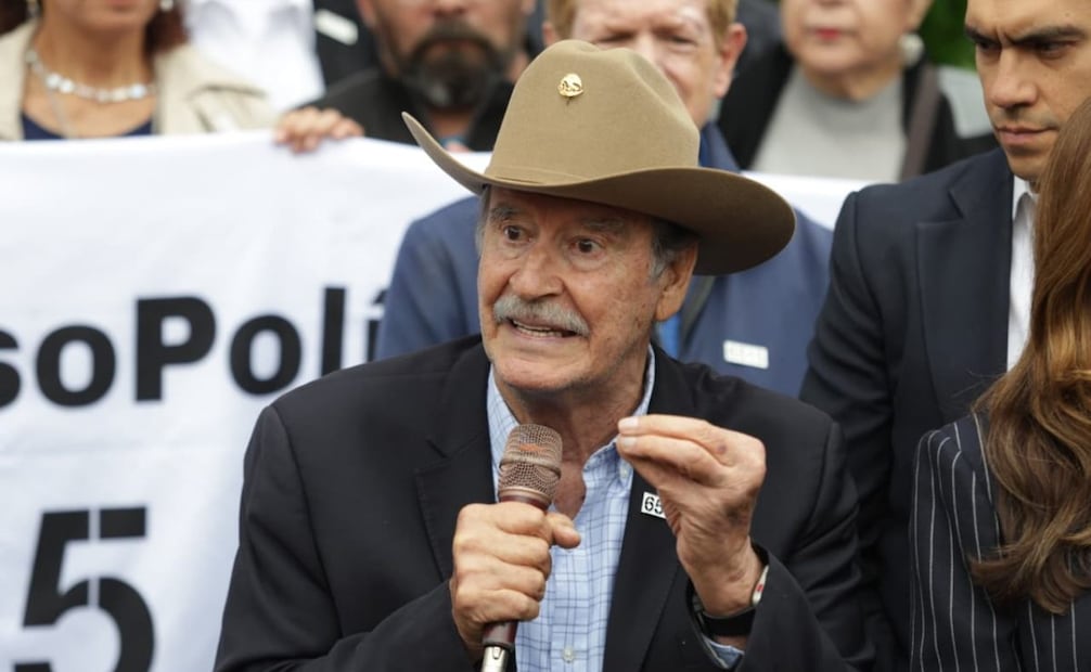 El expresidente Vicente Fox durante la conferencia de prensa del Comité Plural por la Libertad de Ernesto Ruffo afuera de las oficinas de la FGR (25/08/2026). Foto: Carlos Mejía/ EL UNIVERSAL