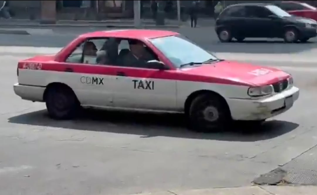Adán Augusto López se va en un taxi de la CDMX al evitar dar declaraciones a medios de comunicación en el Senado de la República. Foto: captura de pantalla