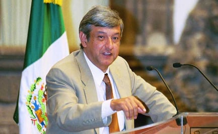 Cuando AMLO dijo que el horario de verano era “una cortina de humo” y metió un “decretazo” para impedir su instauración en la capital en 2001