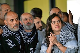 Activistas de flotilla humanitaria expulsados de Israel llegan a Turquía