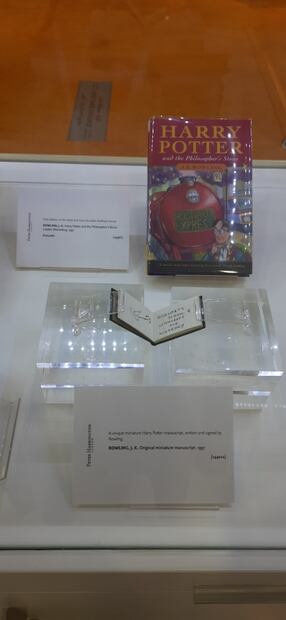 Los exclusivos tesoros literarios que resguarda la Feria Internacional del Libro de Sharjah