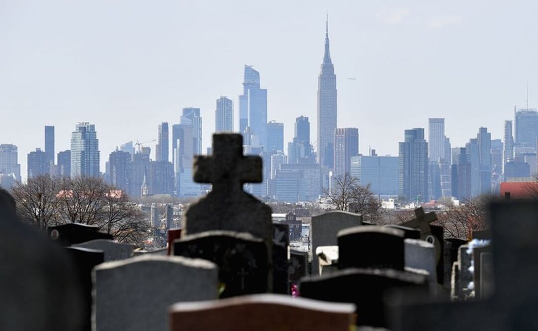 Las solicitudes de servicios en los cementerios de Nueva York se han disparado debido a la pandemia de Covid-19. Foto: Getty Images