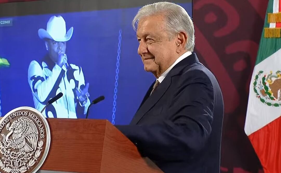 AMLO dedica “Ya Supérame”, de Grupo Firme, a sus adversarios. Foto: Captura