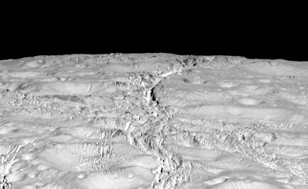 Hallan red de grietas en luna de Saturno