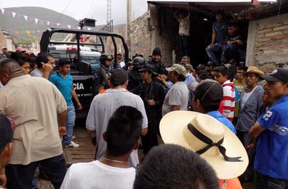 Retienen a federales en poblado de Guerrero
