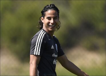 Guardado evitó que Lainez fuera regañado por europeos del Tri