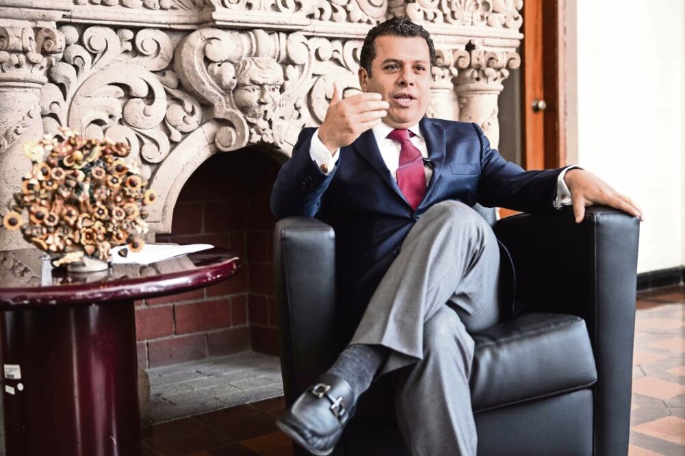 Fuentes oficiales informaron que la decisión de Castillejos Cervantes de renunciar a la consejería la motivó su decisión de contraer matrimonio. (ESPECIAL)