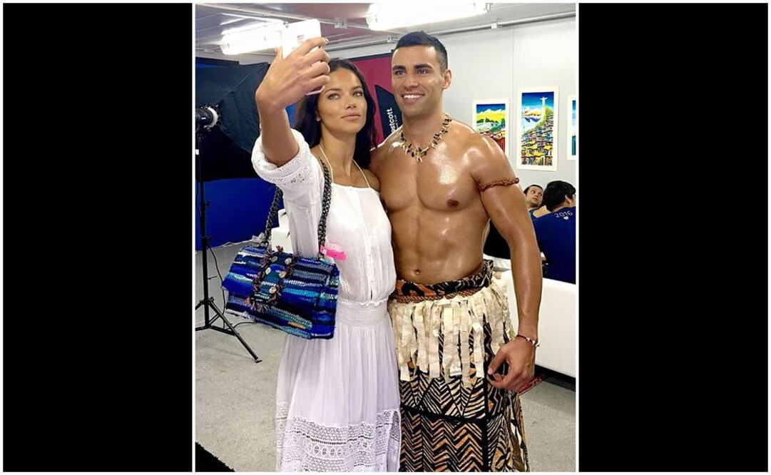 Río 2016. Abanderado de Tonga "conquista" a Adriana Lima