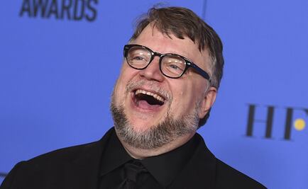 Guillermo del Toro regala vuelos a mexicanos y se lleva aplausos y felicitaciones