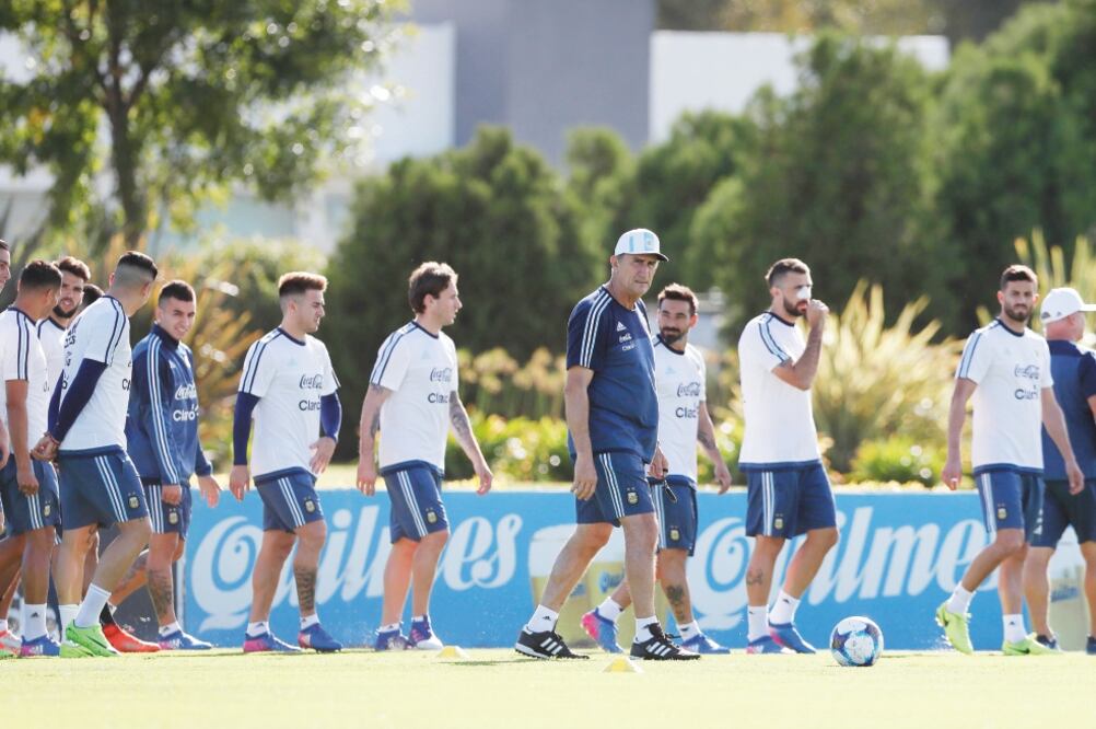 La selección argentina, bajo la batuta de Bauza, se alista para las eliminatorias. (DAVID FERNÁNDEZ. EFE)