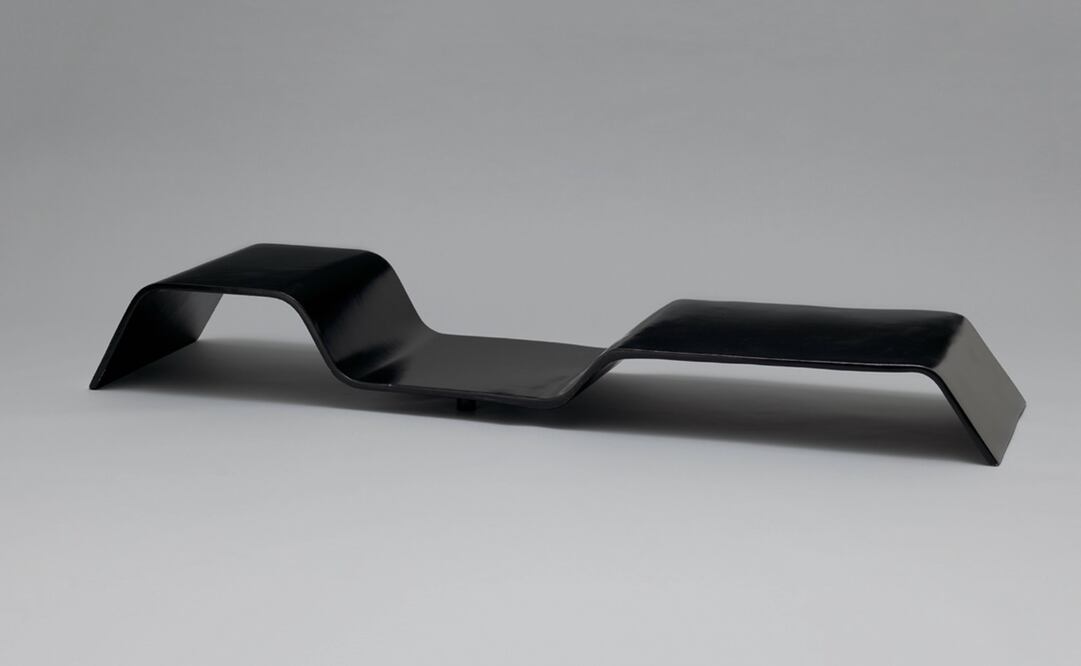 Oscar Niemeyer (Brazilian, 1907–2012). “Modulo” Low Table. 1978. Painted plywood and steel. Foto: The Museum of Modern Art, New York. Committee on Architecture and Design Funds.